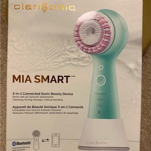 New in-box Clarisonic Mia skin cleansing brush